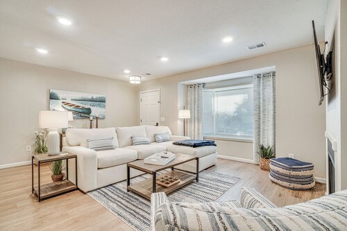 Bright Helen Cottage: Walk to Town!