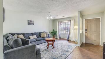 House (4 Bedrooms) | Front of property