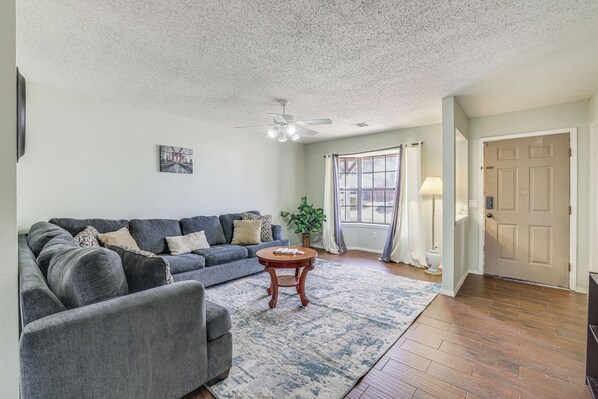 Rumah (4 Bedrooms) | Bagian depan properti