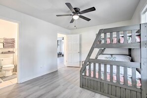 2 dormitorios, espacio para trabajar con un portátil, cunas gratuitas