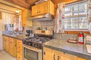 House (2 Bedrooms) | Interior - Lake Hermit Cabin w/ Kayaks & Paddleboards! (Sanbornton)