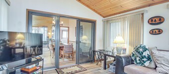 Versatile Castle Rock Lake Home With Fire Pit!