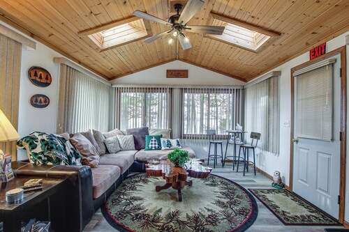 Versatile Castle Rock Lake Home With Fire Pit!