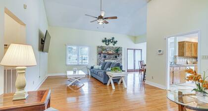 Secluded Mount Pleasant Home - 6 Mi to Beaches!