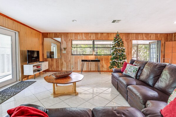 House (2 Bedrooms) | Living area