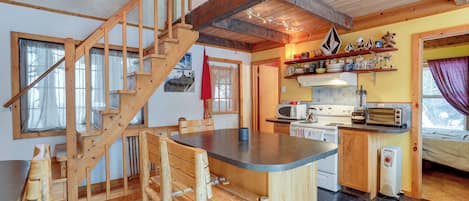 House (2 Bedrooms) | Interior