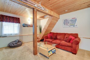 House (2 Bedrooms) | Interior - Snoqualmie Pass Cabin w/ Deck: Walk to Ski Lift (Snoqualmie Pass)