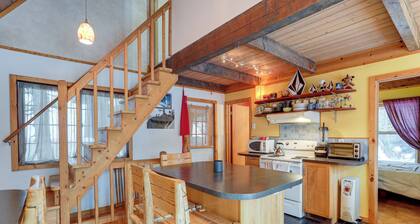 Snoqualmie Pass Cabin w/ Deck: Walk to Ski Lift