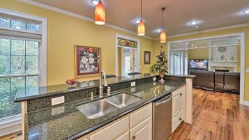 House (4 Bedrooms) | Interior