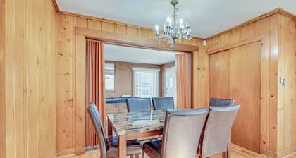 Spacious Lexington Abode w/ Pool Table & Fireplace