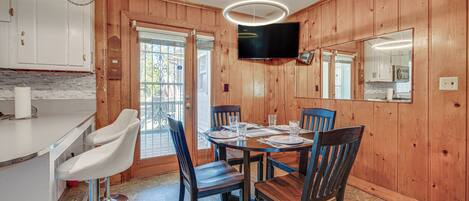 Talo (4 Bedrooms) | Sisätilat