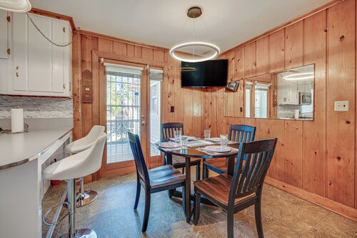 Spacious Lexington Abode w/ Pool Table & Fireplace