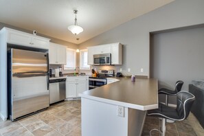 Căn hộ (3 Bedrooms) | Bếp riêng | Lò vi sóng, máy rửa bát, máy xay thực phẩm