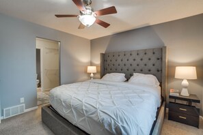 Căn hộ (3 Bedrooms) | 3 phòng ngủ, bàn ủi/dụng cụ ủi quần áo, bộ trải giường