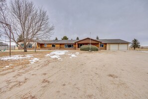 House (4 Bedrooms) | Interior - Stunning Calhan Home w/ Indoor Pool! (Calhan)