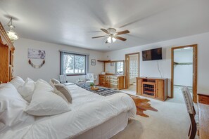 Interior - Stunning Calhan Home w/ Indoor Pool! (Calhan)