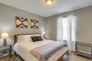 House (3 Bedrooms) | Interior - Decatur Vacation Rental w/ Fenced Yard! (Decatur)