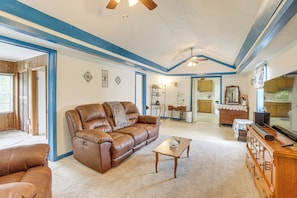 Cottage (3 Bedrooms) | Front of property - Clanton Cottage w/ Charcoal Grill & Porch! (Clanton)