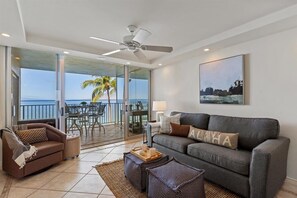Condo, 2 Bedrooms | Living area