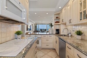 Condo, 2 Bedrooms | Private kitchen