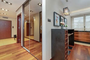 อพาร์ทเมนท์, 3 ห้องนอน, 2 ห้องน้ำ | ห้องนั่งเล่น