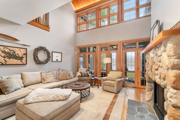 Smart TV, lareira, escritórios