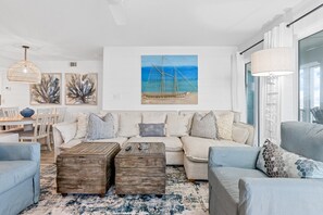 Smart TV, books - Sealoft 104 - Coastal Luxury on the Gulf / Private Beach Access (Destin)