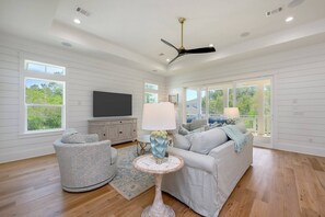 Smart TV, ping pong - The Gulf Pearl on 30A - 4B/4.5B Private Pool / 6-Seater Golf Cart (Santa Rosa Beach)