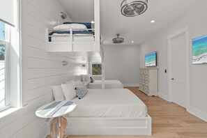 4 makuuhuonetta, silitysrauta/-lauta, ilmainen Wi-Fi, vuodevaatteet