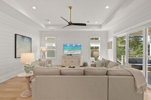 Smart TV, ping pong - The Gulf Pearl on 30A - 4B/4.5B Private Pool / 6-Seater Golf Cart (Santa Rosa Beach)