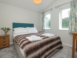 2 bedrooms, individually decorated, individually furnished, free WiFi