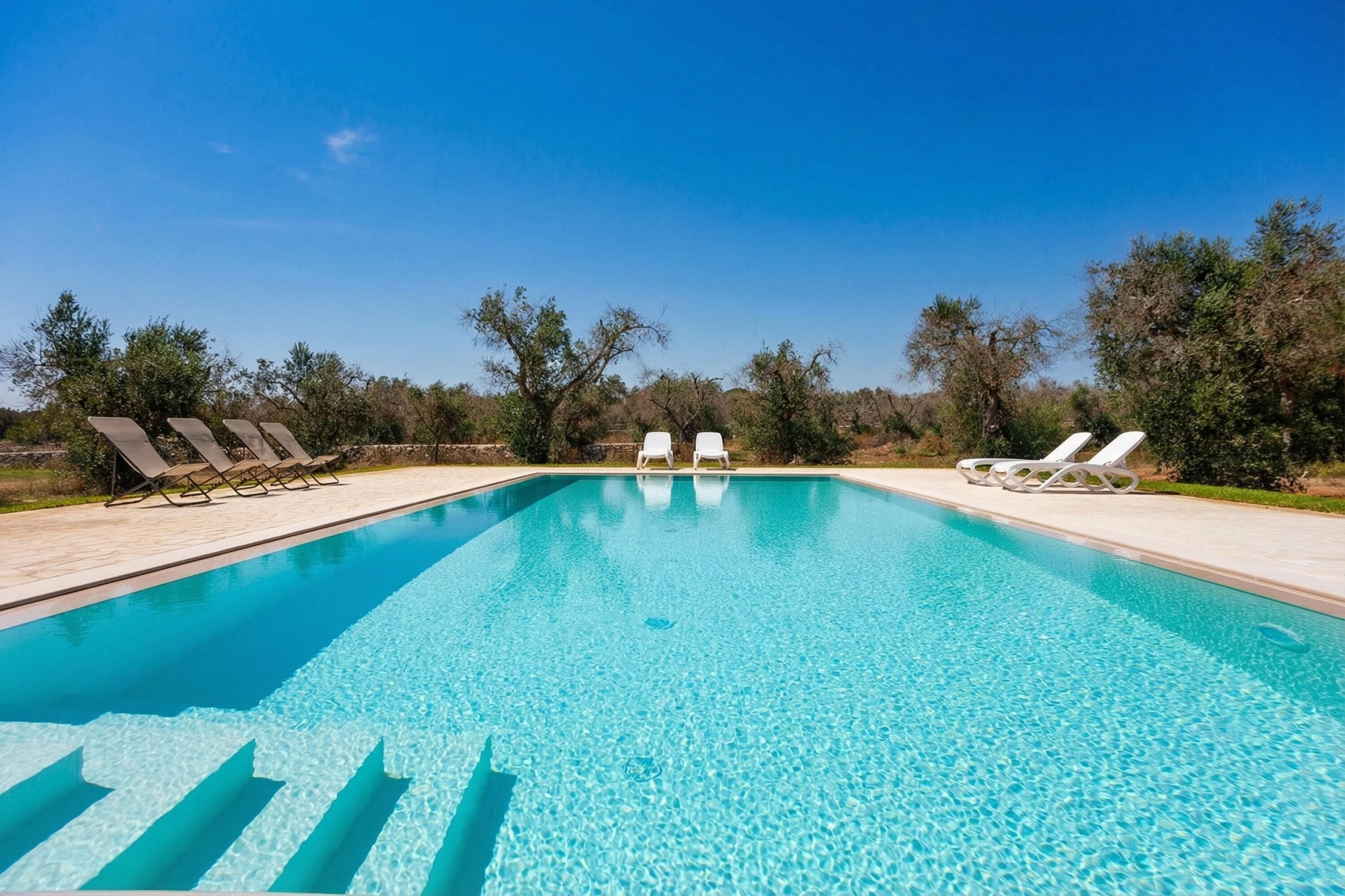Villa estándar, varias habitaciones, 2 baños (Villa Salentina With Garden And Pool) | Piscina | Una piscina al aire libre de temporada