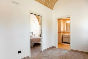 2 bedrooms, iron/ironing board, free WiFi, bed sheets - Villa Salentina With Garden And Pool (Ortelle)