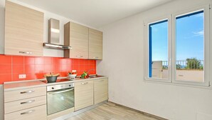 Casa estándar, 2 habitaciones, terraza (La Primula Apartment 1 with Sea-View) | Cocina privada