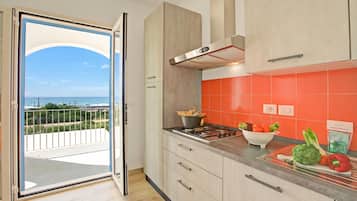 Standard Apartment, 2 Bedrooms, Balcony (La Primula Apartment 2 Sea View) | Private kitchen