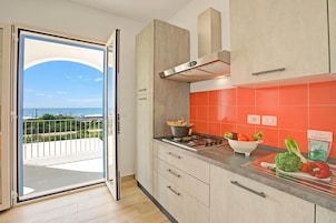 Standard Apart Daire, 2 Yatak Odası, Balkon (La Primula Apartment 2 with Sea-View) | Özel mutfak