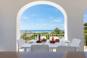 Standard Apart Daire, 2 Yatak Odası, Balkon (La Primula Apartment 2 with Sea-View) | Açık havada yemek servisi