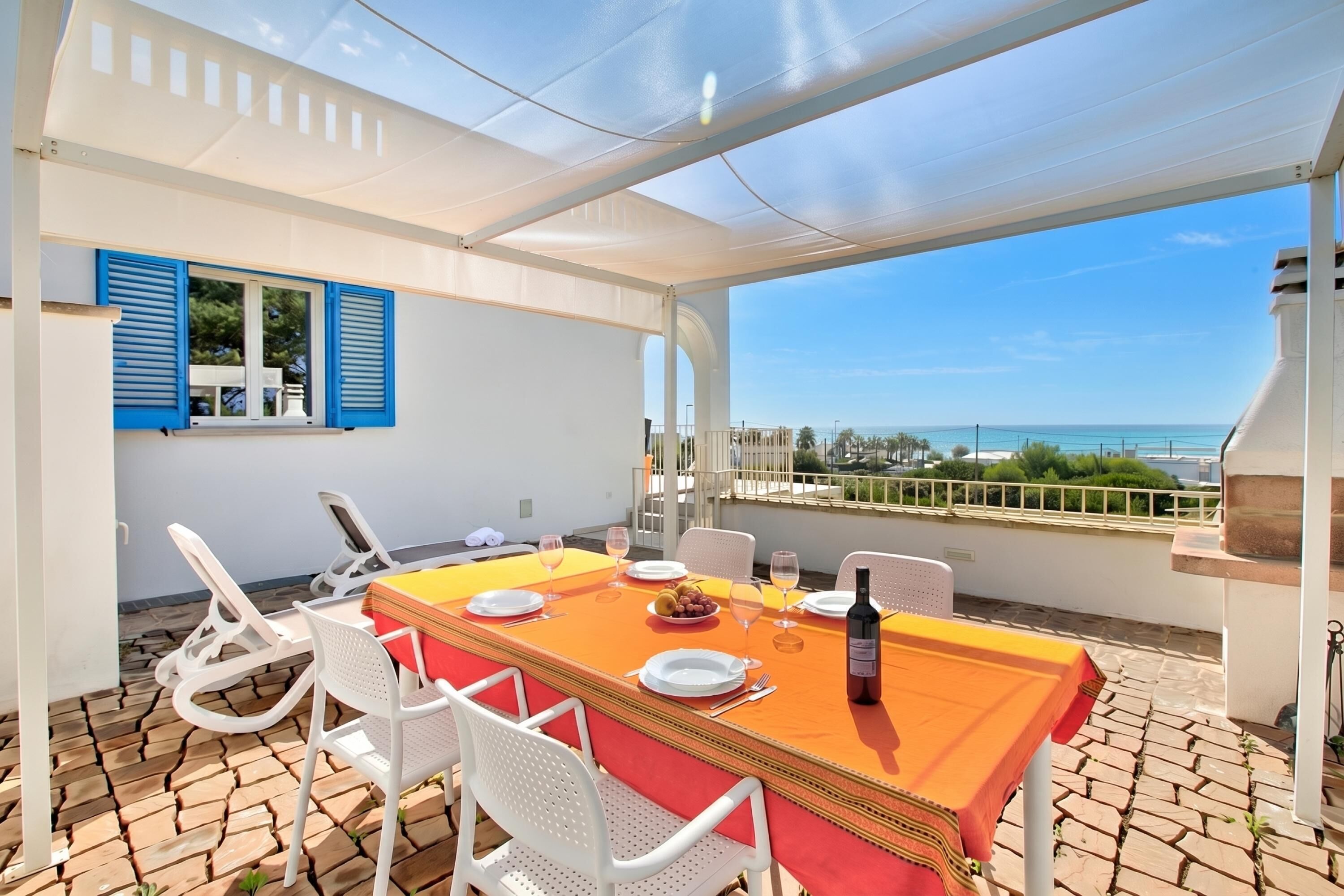 Apartamento estándar, varias habitaciones (La Primula Apartment 2 Sea View) | Restaurante al aire libre