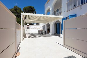Standard House, Multiple Bedrooms (La Primula Apartment 1 Sea View) | Property entrance - La Primula (Salve)
