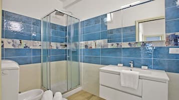 Standard Apartment, 2 Bedrooms (La Primula Apartment 2 Sea View) | Bathroom | Shower, hair dryer, bidet, towels