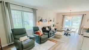 Smart TV, stereo, offices - Quiet, Comfortable, Upscale Space (Kenai)