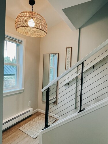 Cheery Coastal-Themed Condo