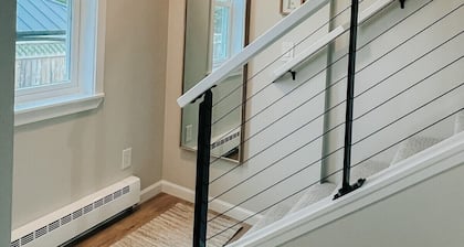 Cheery Coastal-Themed Condo