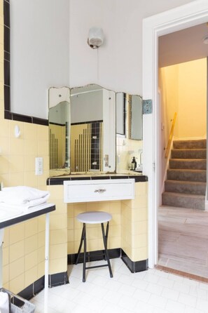 Bathroom - 3748 Taft Ave (St. Louis)