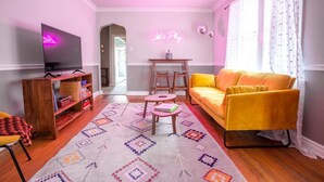 Signature House, 3 Bedrooms, Non Smoking | Living room - 3748 Taft Ave (St. Louis)