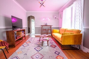 Signature House, 3 Bedrooms, Non Smoking | Living room | 42-inch TV with cable channels - 3748 Taft Ave (St. Louis)