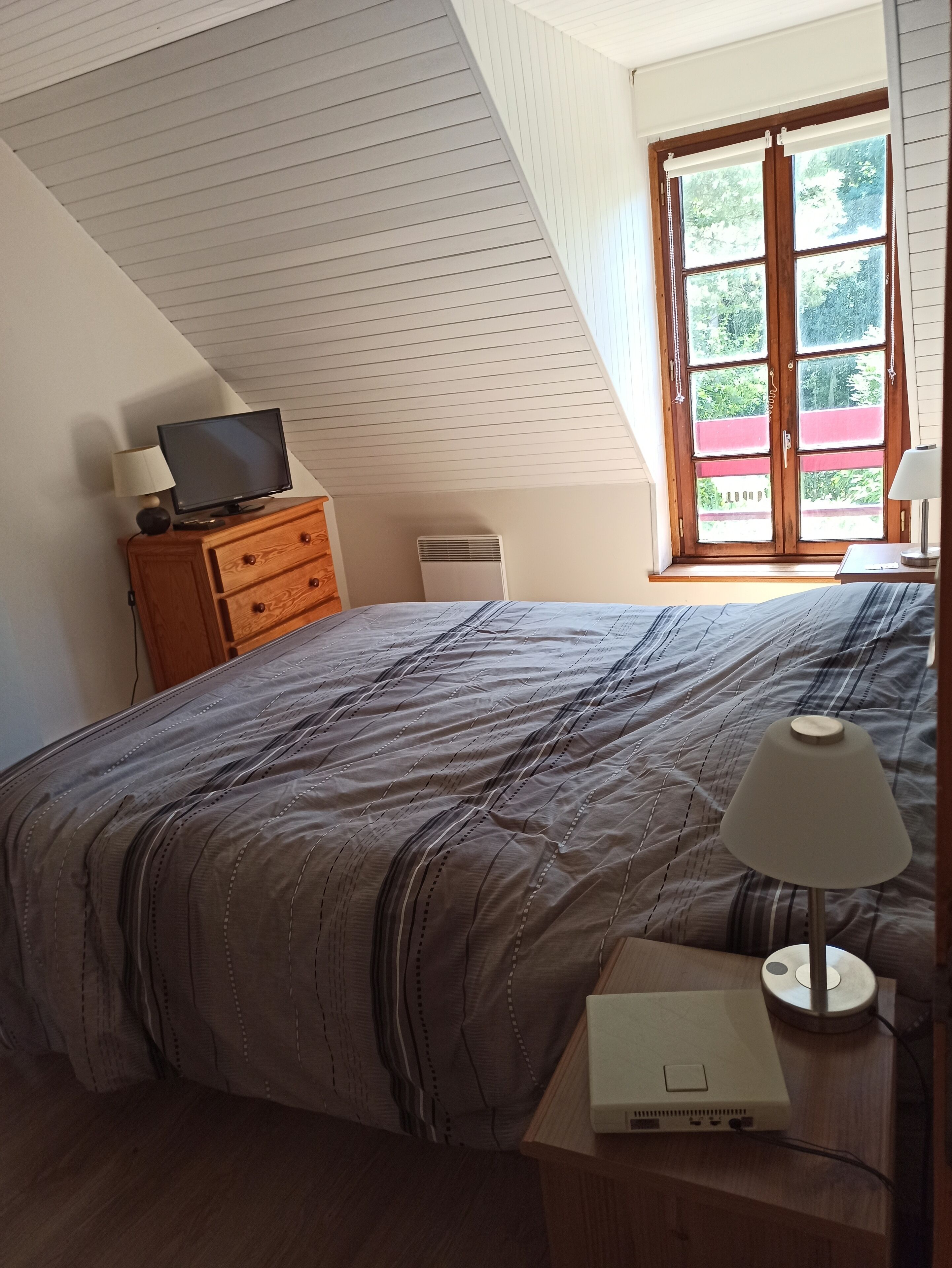 3 chambres, fer et planche à repasser