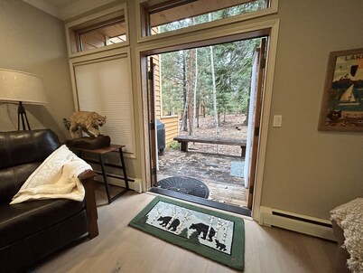 Gorgeous 2 bed/ 2 bath ground floor unit in the McCloud community