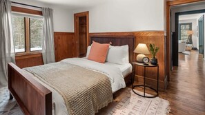 5 bedrooms, desk, iron/ironing board, travel cot