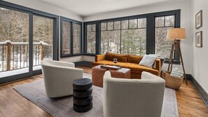 TV, offices - Spacious Mountain Getaway off of Mountain Rd (Stowe)